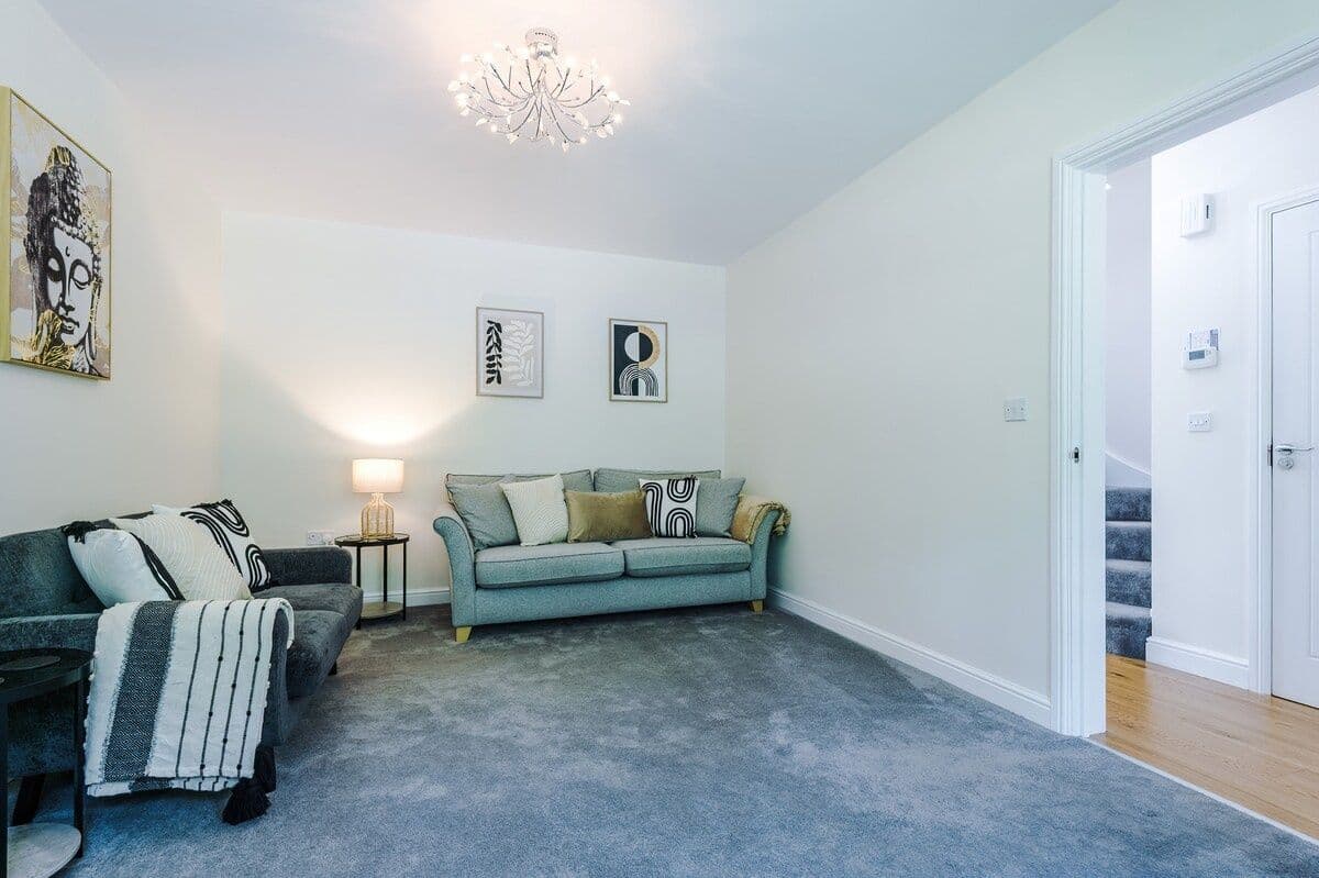 Stunning Home, Perfect for Groups, FREE Parking!