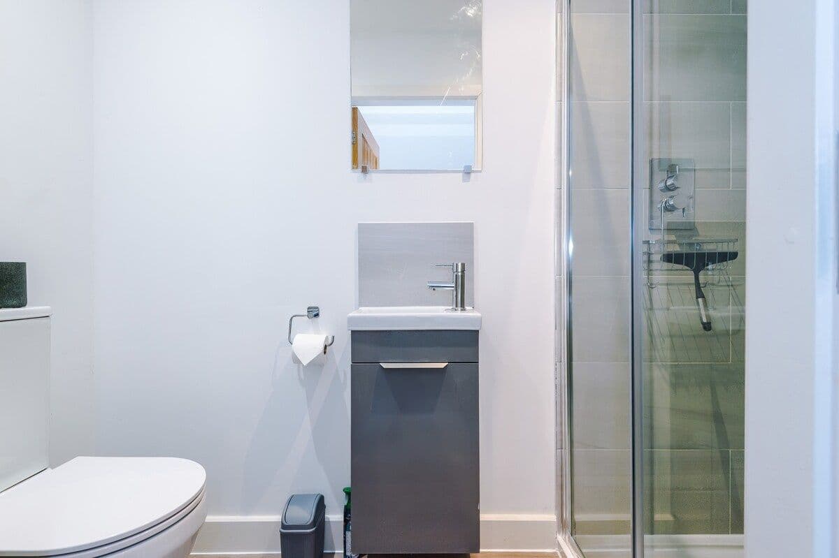 2 Bed | 2 Bath | Central | Free Parking | Hospital