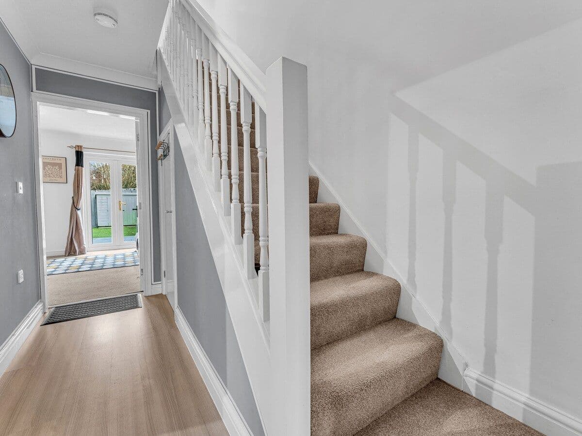 Sleeps 4 | 2.5 Bathroom | Wrexham AFC | Driveway