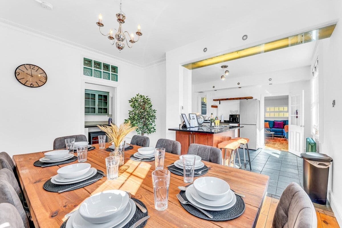 Spacious | Contractor | 6 BD | 2.5 BTH | Sleep 14