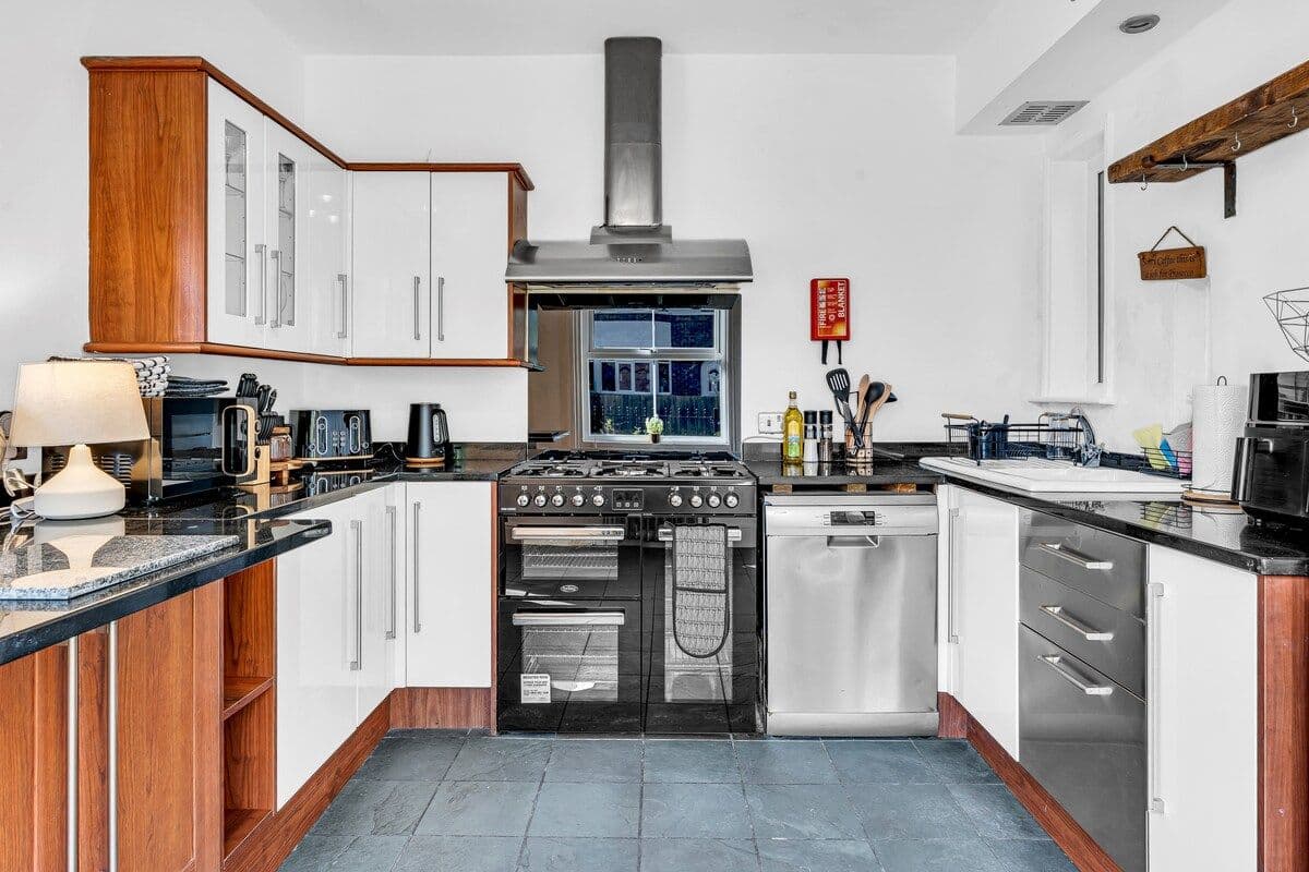 Spacious | Contractor | 6 BD | 2.5 BTH | Sleep 14