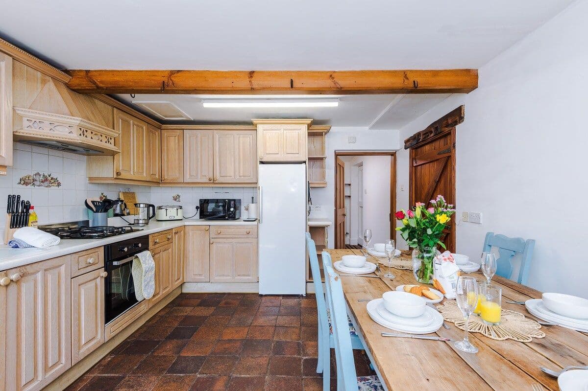 Welcoming 4BR Home Crew Stays & Family | Sleeps 7