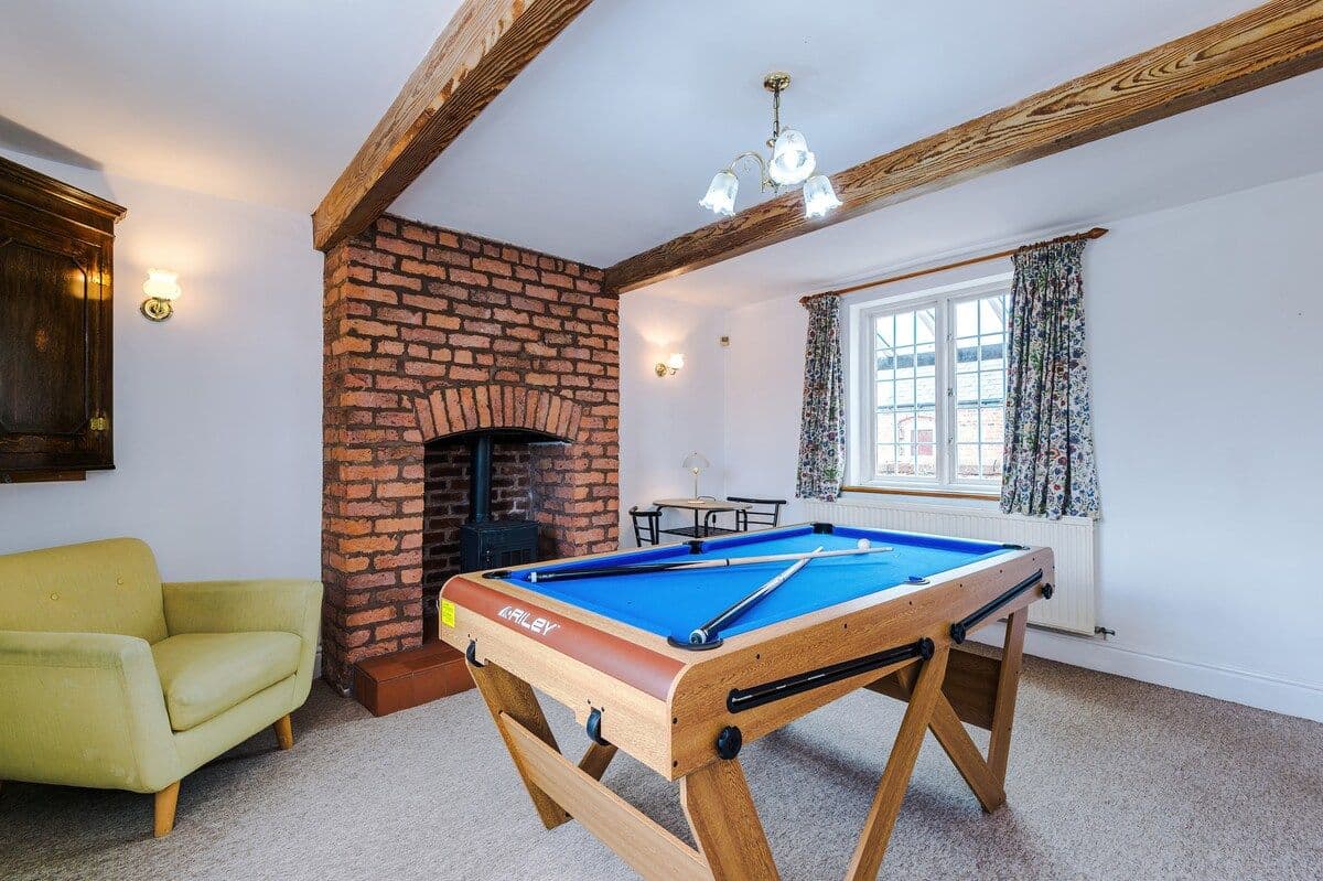 Welcoming 4BR Home Crew Stays & Family | Sleeps 7