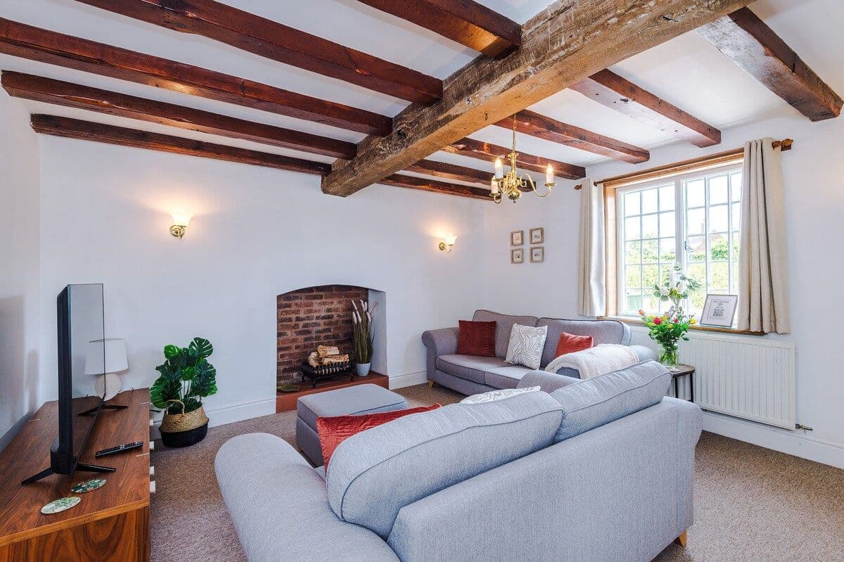 Welcoming 4BR Home Crew Stays & Family | Sleeps 7